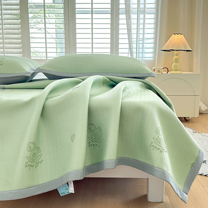 91家纺网 家纺一手货源 找家纺 畅畅家纺 2025新款A类PE提花软席凉感冰豆豆凉席三件套 旋转木马-绿