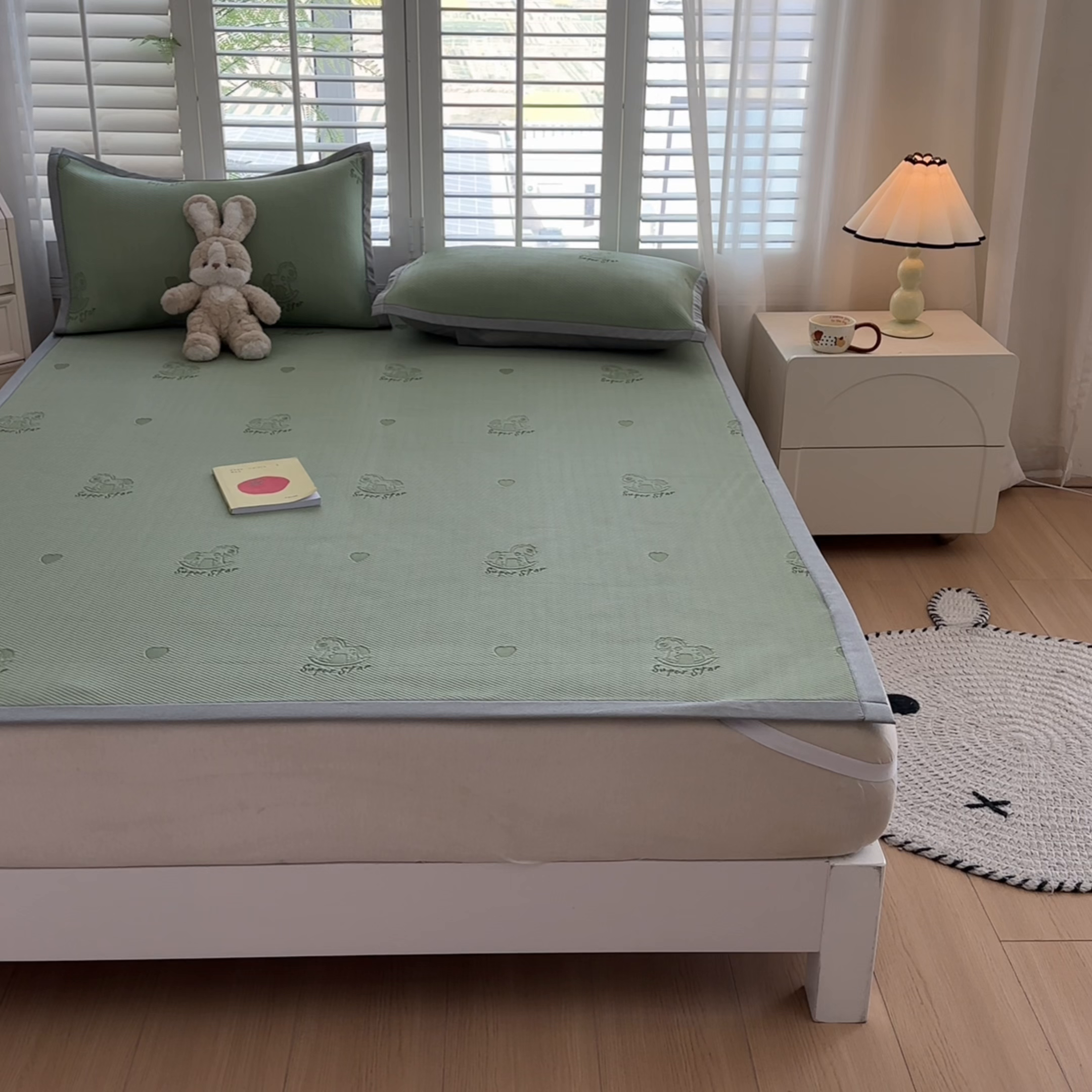 91家纺网 家纺一手货源 找家纺 畅畅家纺 2025新款A类PE提花软席凉感冰豆豆凉席三件套 旋转木马-绿