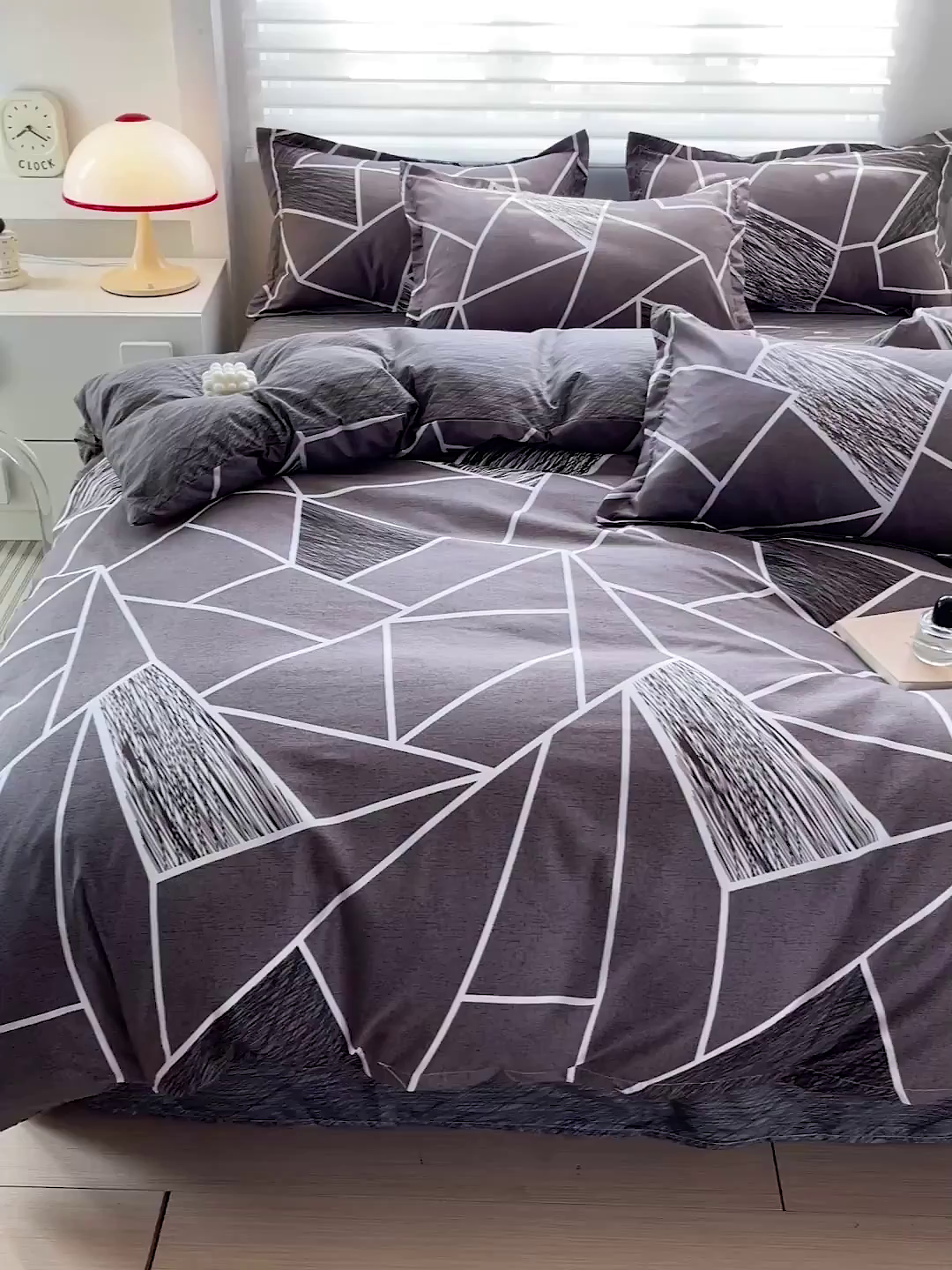 91家纺网 家纺一手货源 找家纺 朵朵家纺 2025新款亲肤水洗棉芦荟棉印花四件套 爱尚灰