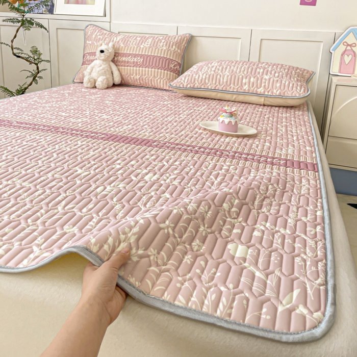 91家纺网 家纺一手货源 找家纺 沐慕 2025新款高克重小清新乳胶凉席-风格一 粉漾花境