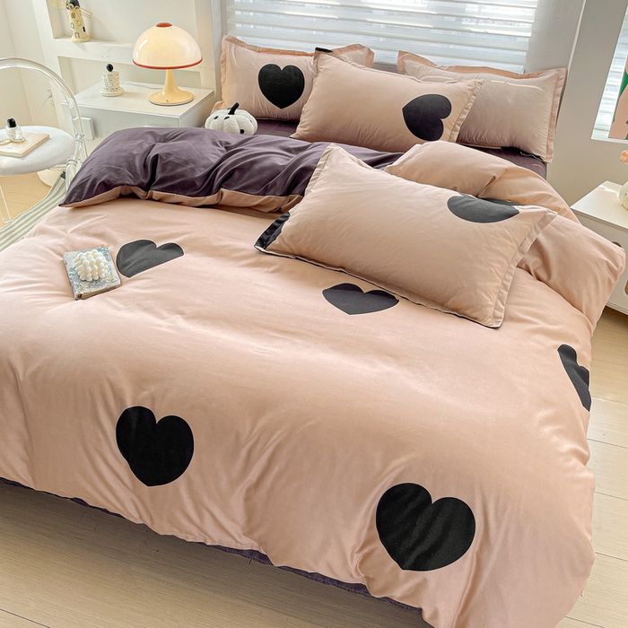 91家纺网 家纺一手货源 找家纺 朵朵家纺 2025新款亲肤水洗棉芦荟棉印花四件套 比心