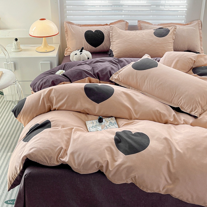 91家纺网 家纺一手货源 找家纺 朵朵家纺 2025新款亲肤水洗棉芦荟棉印花四件套 比心