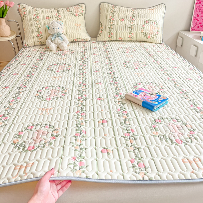 91家纺网 家纺一手货源 找家纺 沐慕 2025新款高克重小清新乳胶凉席-风格一 花环兔兔