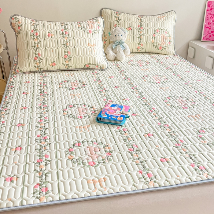 91家纺网 家纺一手货源 找家纺 沐慕 2025新款高克重小清新乳胶凉席-风格一 花环兔兔