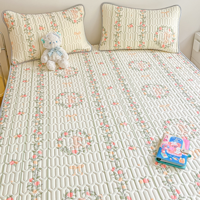 91家纺网 家纺一手货源 找家纺 沐慕 2025新款高克重小清新乳胶凉席-风格一 花环兔兔