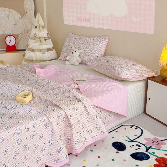 91家纺网 家纺一手货源 找家纺 贝扬思家纺 2025新款双层纱抗菌床盖三件套 粉条小狗印