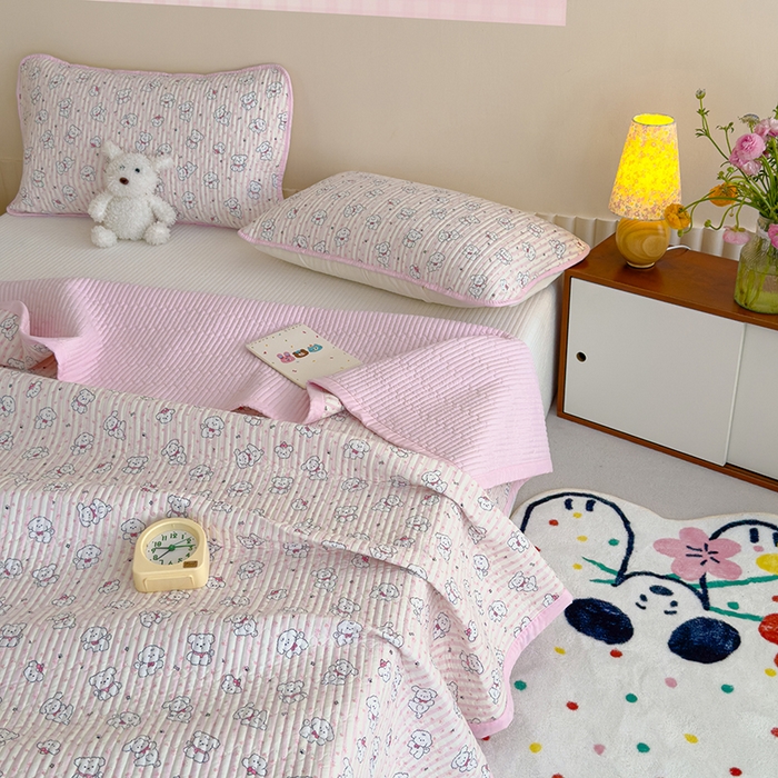 91家纺网 家纺一手货源 找家纺 贝扬思家纺 2025新款双层纱抗菌床盖三件套 粉条小狗印