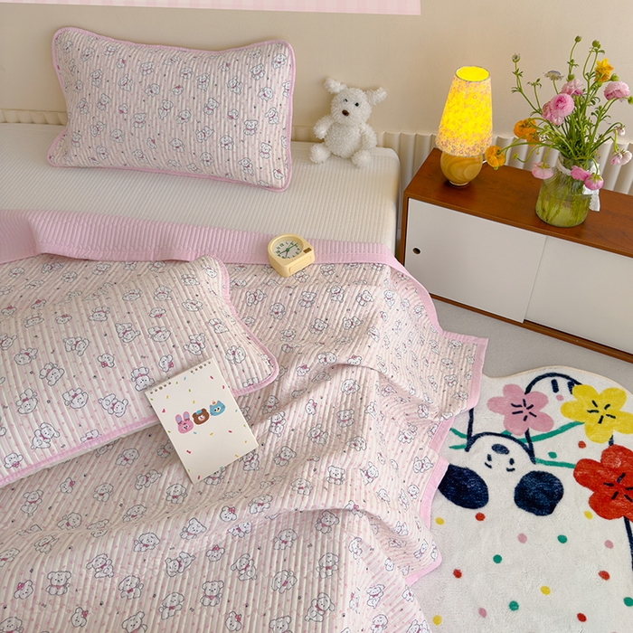 91家纺网 家纺一手货源 找家纺 贝扬思家纺 2025新款双层纱抗菌床盖三件套 粉条小狗印