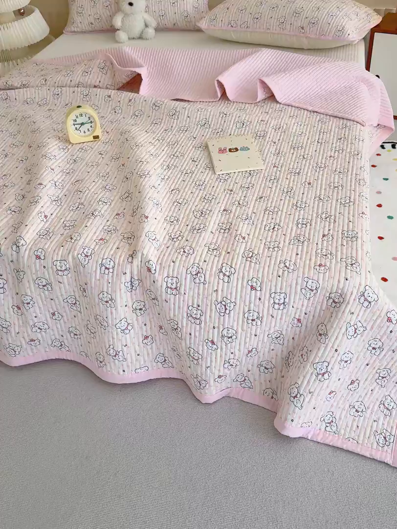 91家纺网 家纺一手货源 找家纺 贝扬思家纺 2025新款双层纱抗菌床盖三件套 粉条小狗印