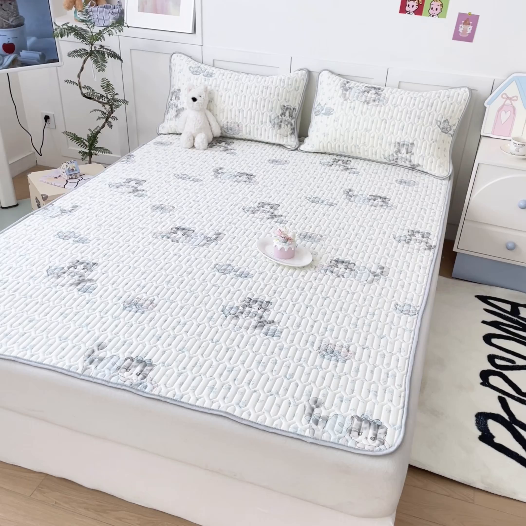 91家纺网 家纺一手货源 找家纺 沐慕 2025新款高克重小清新乳胶凉席-风格一 碎花小猫