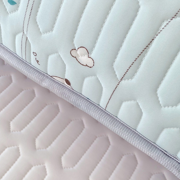 91家纺网 家纺一手货源 找家纺 芯宜佳 2025新款A类凉感丝乳胶单人枕套 熊猫宝宝-湖蓝