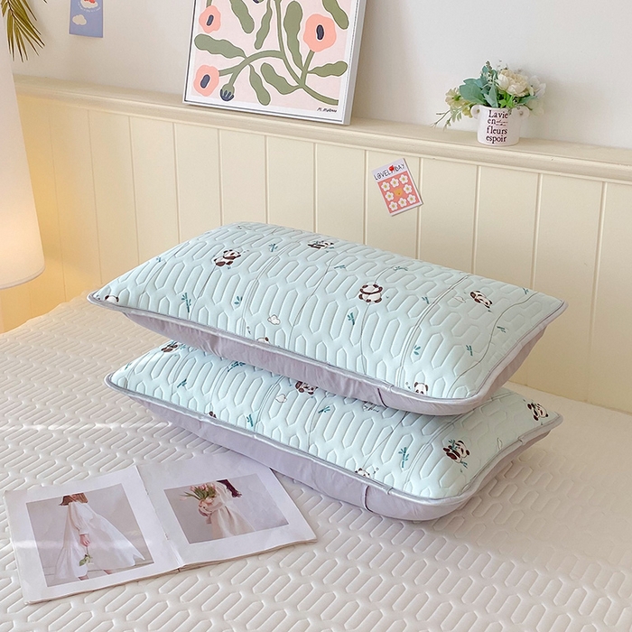 91家纺网 家纺一手货源 找家纺 芯宜佳 2025新款A类凉感丝乳胶单人枕套 熊猫宝宝-湖蓝