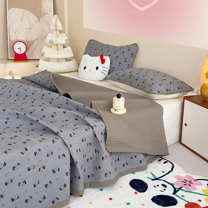 91家纺网 家纺一手货源 找家纺 贝扬思家纺 2025新款双层纱抗菌床盖三件套 呆呆kt