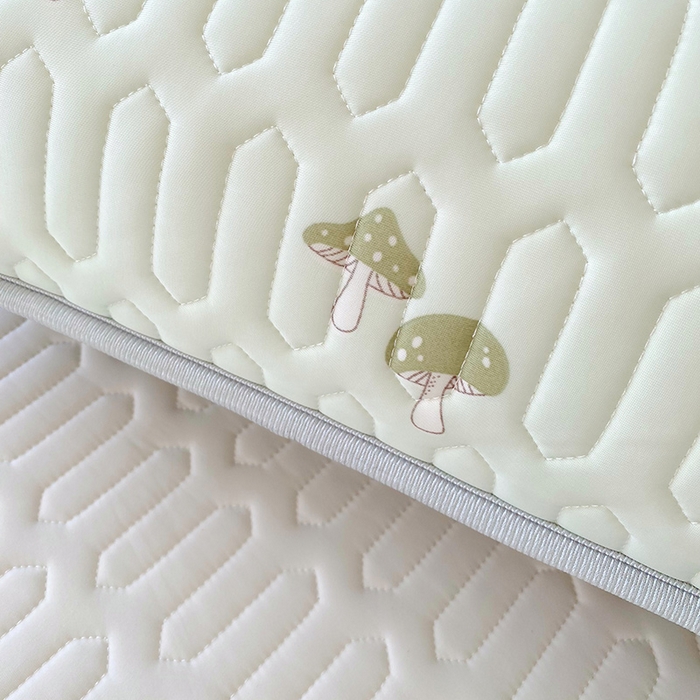 91家纺网 家纺一手货源 找家纺 芯宜佳 2025新款A类凉感丝乳胶单人枕套 萌趣蘑菇-果绿