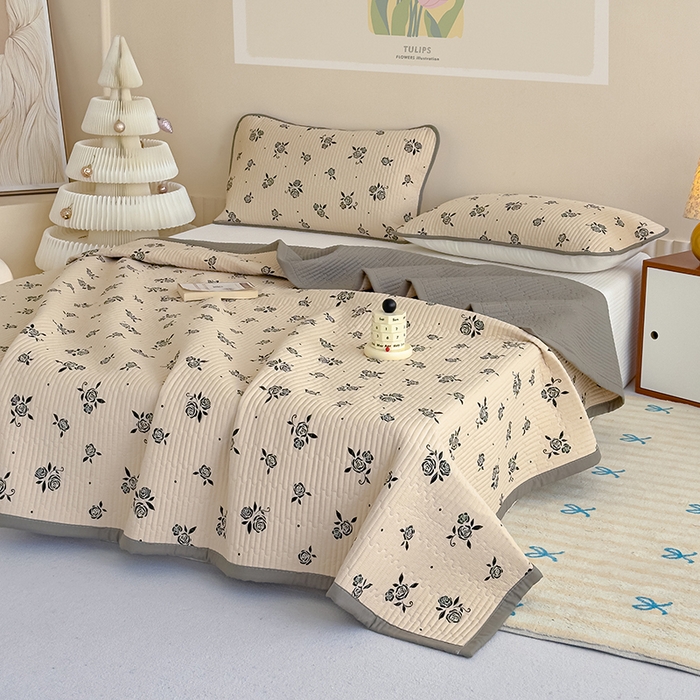 91家纺网 家纺一手货源 找家纺 贝扬思家纺 2025新款双层纱抗菌床盖三件套 黑丝绒玫瑰