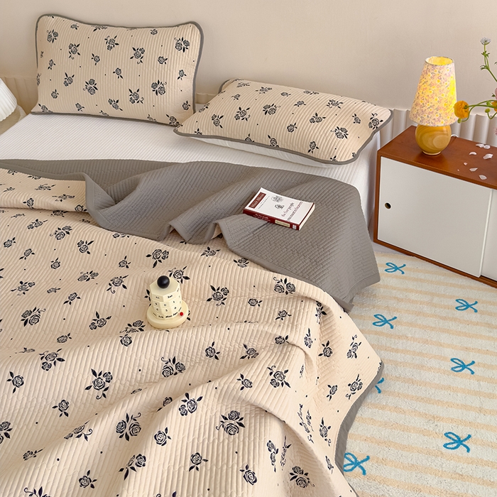 91家纺网 家纺一手货源 找家纺 贝扬思家纺 2025新款双层纱抗菌床盖三件套 黑丝绒玫瑰