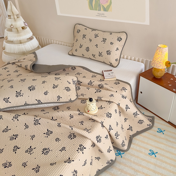 91家纺网 家纺一手货源 找家纺 贝扬思家纺 2025新款双层纱抗菌床盖三件套 黑丝绒玫瑰