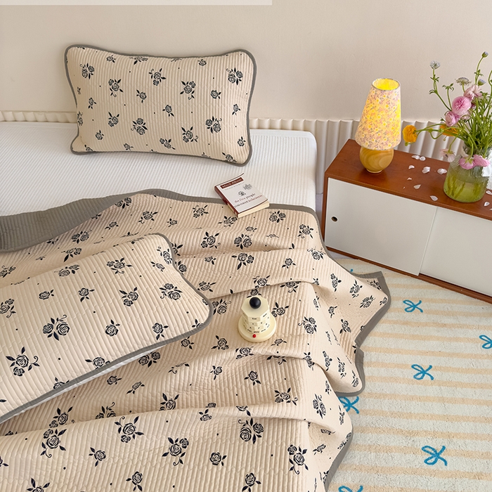 91家纺网 家纺一手货源 找家纺 贝扬思家纺 2025新款双层纱抗菌床盖三件套 黑丝绒玫瑰