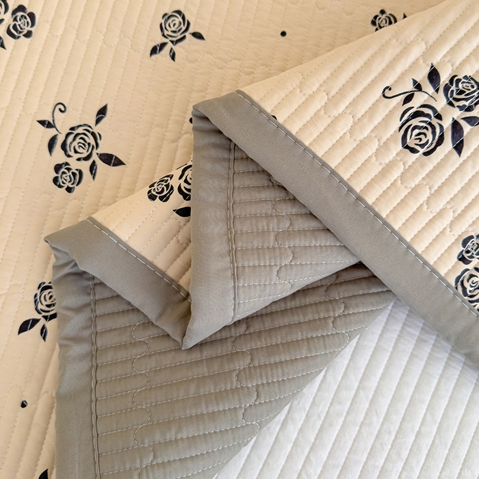 91家纺网 家纺一手货源 找家纺 贝扬思家纺 2025新款双层纱抗菌床盖三件套 黑丝绒玫瑰