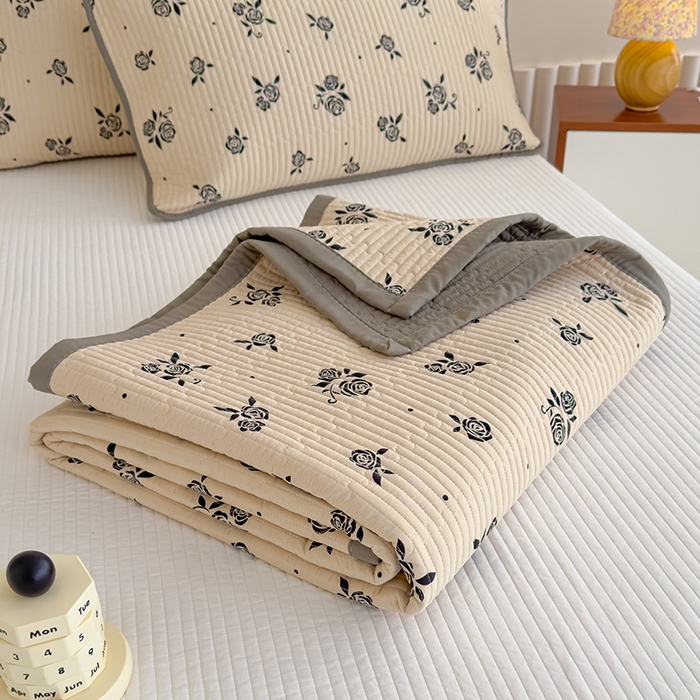 91家纺网 家纺一手货源 找家纺 贝扬思家纺 2025新款双层纱抗菌床盖三件套 黑丝绒玫瑰