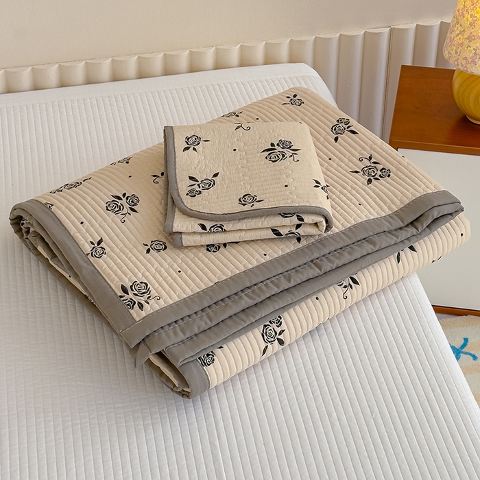 91家纺网 家纺一手货源 找家纺 贝扬思家纺 2025新款双层纱抗菌床盖三件套 黑丝绒玫瑰