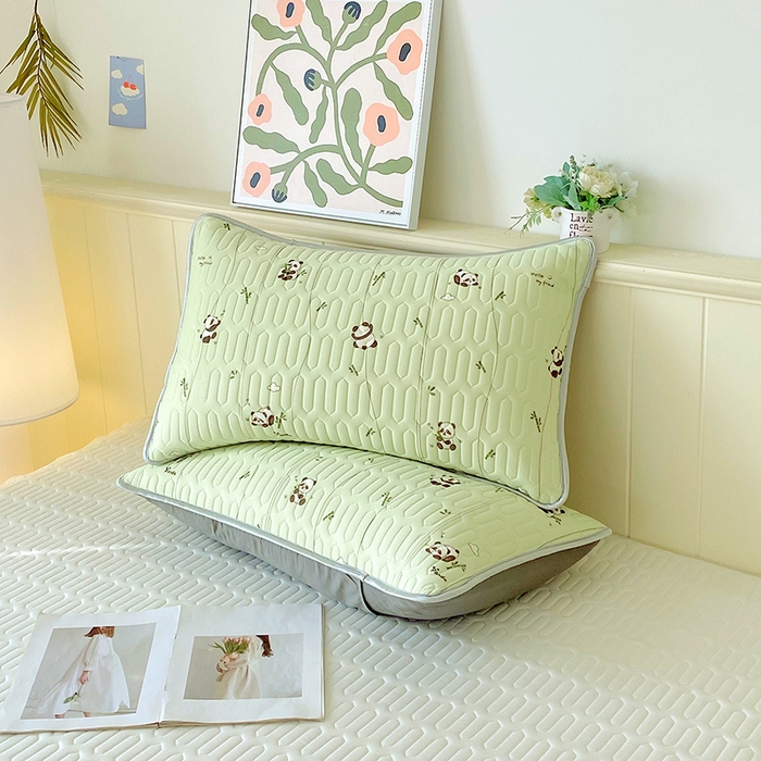 91家纺网 家纺一手货源 找家纺 芯宜佳 2025新款A类凉感丝乳胶单人枕套 熊猫宝宝-翠绿