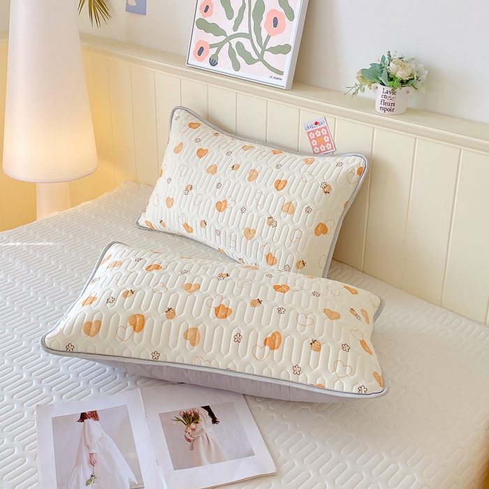 91家纺网 家纺一手货源 找家纺 芯宜佳 2025新款A类凉感丝乳胶单人枕套 爱意满满