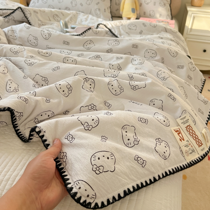 91家纺网 家纺一手货源 找家纺 韩巢家纺 2025夏季新款A类云感双层纱花边款夏被夏凉被空调被薄被子 贝壳边-猫咪恋人