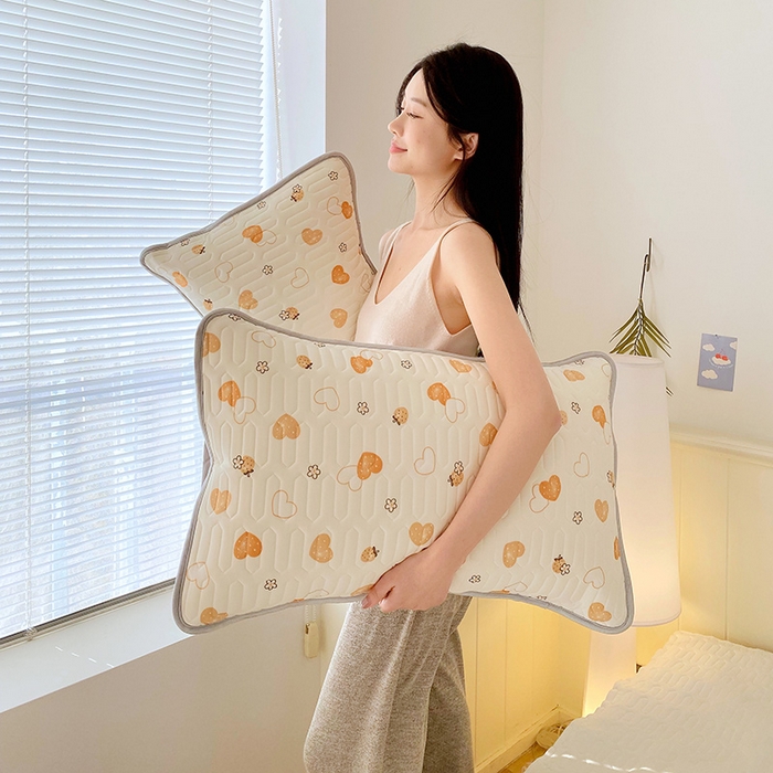 91家纺网 家纺一手货源 找家纺 芯宜佳 2025新款A类凉感丝乳胶单人枕套 爱意满满