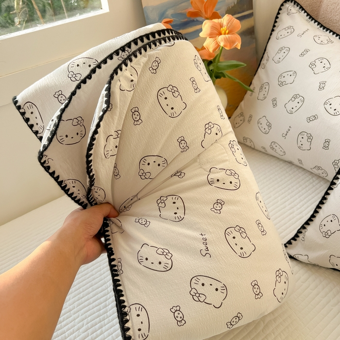 91家纺网 家纺一手货源 找家纺 韩巢家纺 2025夏季新款A类云感双层纱花边款夏被夏凉被空调被薄被子 贝壳边-猫咪恋人