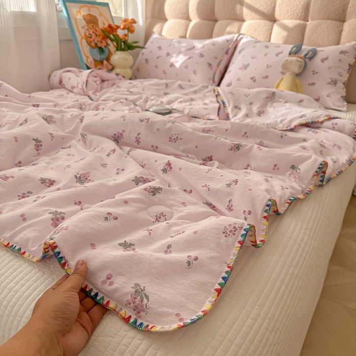 91家纺网 家纺一手货源 找家纺 韩巢家纺 2025夏季新款A类云感双层纱花边款夏被夏凉被空调被薄被子 贝壳边-葡萄七分甜