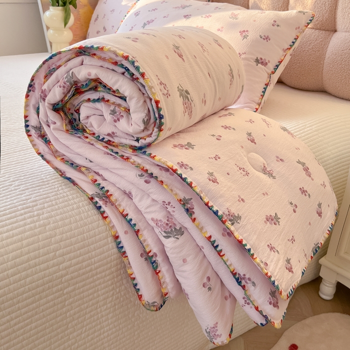 91家纺网 家纺一手货源 找家纺 韩巢家纺 2025夏季新款A类云感双层纱花边款夏被夏凉被空调被薄被子 贝壳边-葡萄七分甜