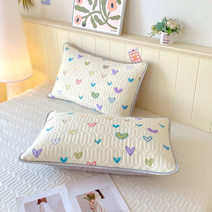 91家纺网 家纺一手货源 找家纺 芯宜佳 2025新款A类凉感丝乳胶单人枕套 梦幻爱心