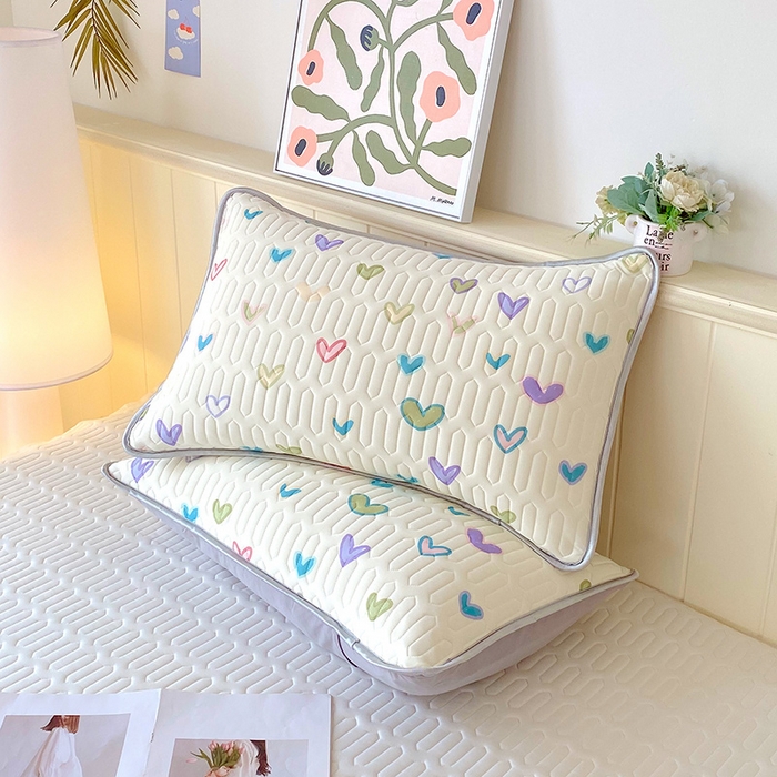 91家纺网 家纺一手货源 找家纺 芯宜佳 2025新款A类凉感丝乳胶单人枕套 梦幻爱心