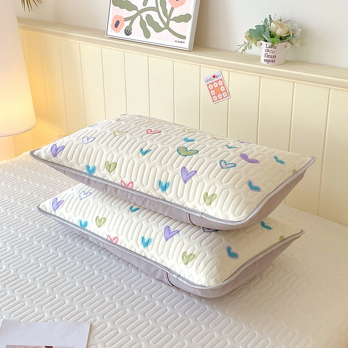 91家纺网 家纺一手货源 找家纺 芯宜佳 2025新款A类凉感丝乳胶单人枕套 梦幻爱心