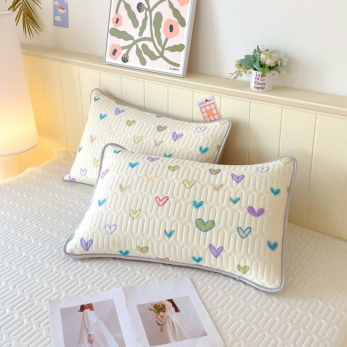 91家纺网 家纺一手货源 找家纺 芯宜佳 2025新款A类凉感丝乳胶单人枕套 梦幻爱心