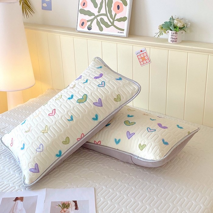 91家纺网 家纺一手货源 找家纺 芯宜佳 2025新款A类凉感丝乳胶单人枕套 梦幻爱心