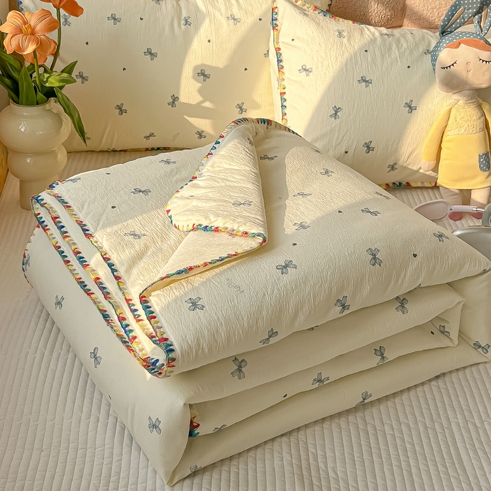 91家纺网 家纺一手货源 找家纺 韩巢家纺 2025夏季新款A类云感双层纱花边款夏被夏凉被空调被薄被子 贝壳边-相思蓝