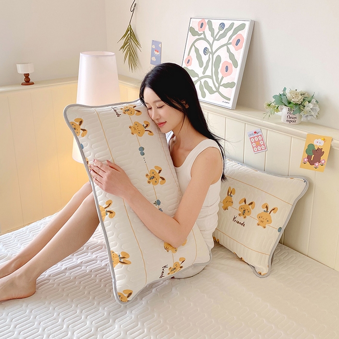 91家纺网 家纺一手货源 找家纺 芯宜佳 2025新款A类凉感丝乳胶单人枕套 萌萌兔