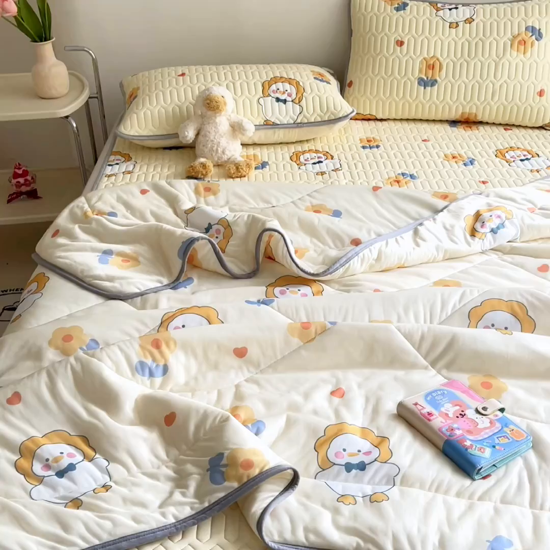 91家纺网 家纺一手货源 找家纺 沐慕 2025新款小清新凉感丝夏被凉席四件套 萌萌鸭