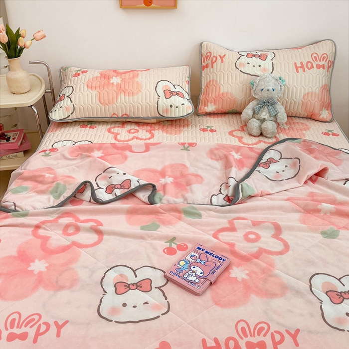 91家纺网 家纺一手货源 找家纺 沐慕 2025新款小清新凉感丝夏被凉席四件套 花花粉兔