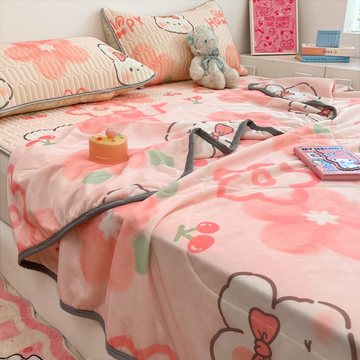 91家纺网 家纺一手货源 找家纺 沐慕 2025新款小清新凉感丝夏被凉席四件套 花花粉兔