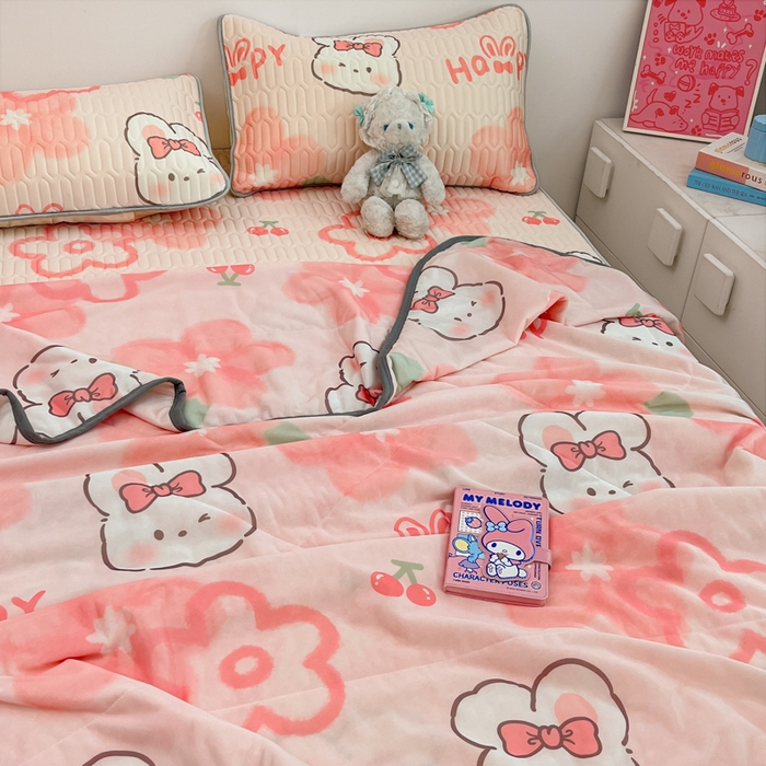 91家纺网 家纺一手货源 找家纺 沐慕 2025新款小清新凉感丝夏被凉席四件套 花花粉兔