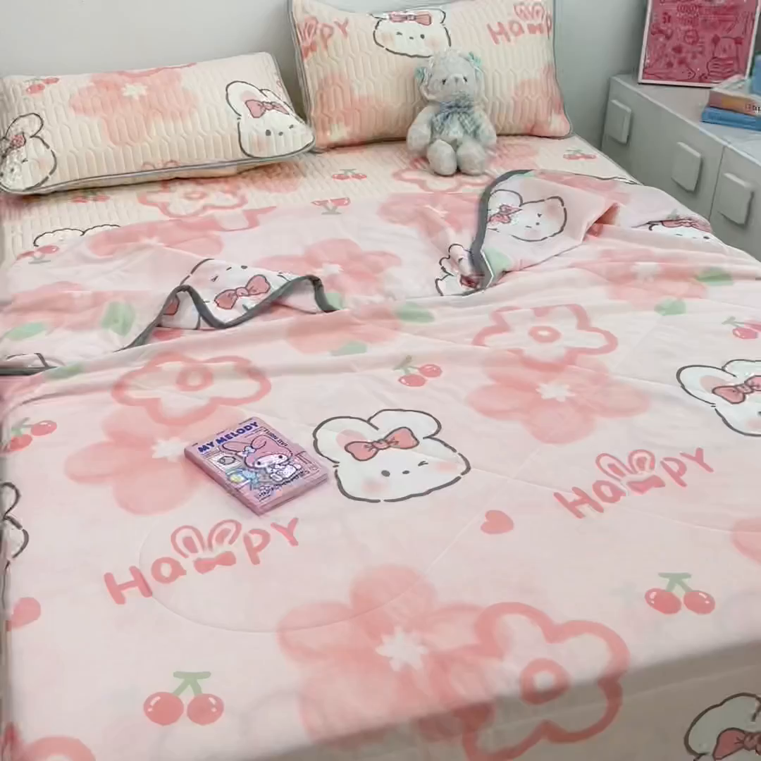 91家纺网 家纺一手货源 找家纺 沐慕 2025新款小清新凉感丝夏被凉席四件套 花花粉兔