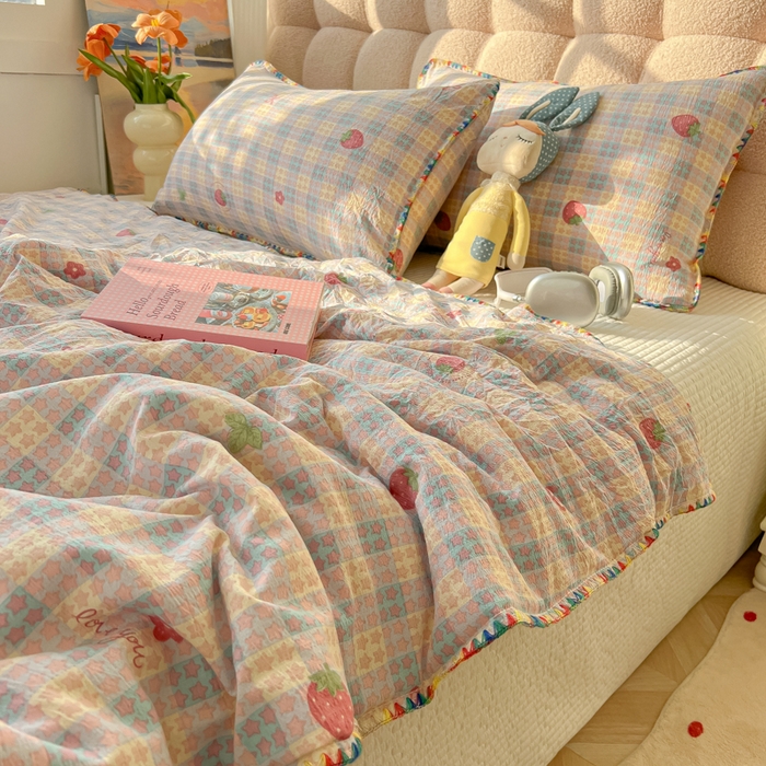 91家纺网 家纺一手货源 找家纺 韩巢家纺 2025夏季新款A类云感双层纱花边款夏被夏凉被空调被薄被子 贝壳边-有草莓的地方