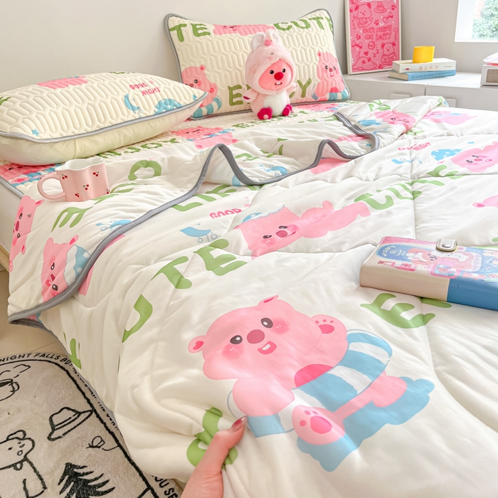 91家纺网 家纺一手货源 找家纺 沐慕 2025新款小清新凉感丝夏被凉席四件套 可爱粉猪