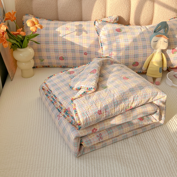 91家纺网 家纺一手货源 找家纺 韩巢家纺 2025夏季新款A类云感双层纱花边款夏被夏凉被空调被薄被子 贝壳边-有草莓的地方