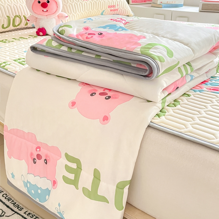 91家纺网 家纺一手货源 找家纺 沐慕 2025新款小清新凉感丝夏被凉席四件套 可爱粉猪