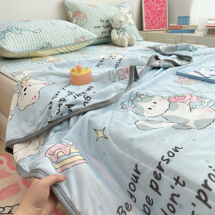 91家纺网 家纺一手货源 找家纺 沐慕 2025新款小清新凉感丝夏被凉席四件套 萌宠礼物