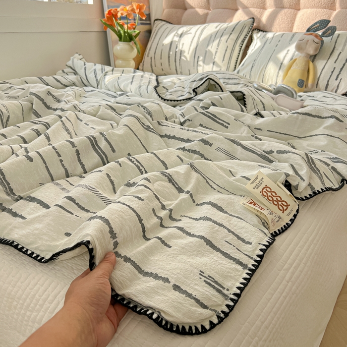 91家纺网 家纺一手货源 找家纺 韩巢家纺 2025夏季新款A类云感双层纱花边款夏被夏凉被空调被薄被子 贝壳边-云边星辰